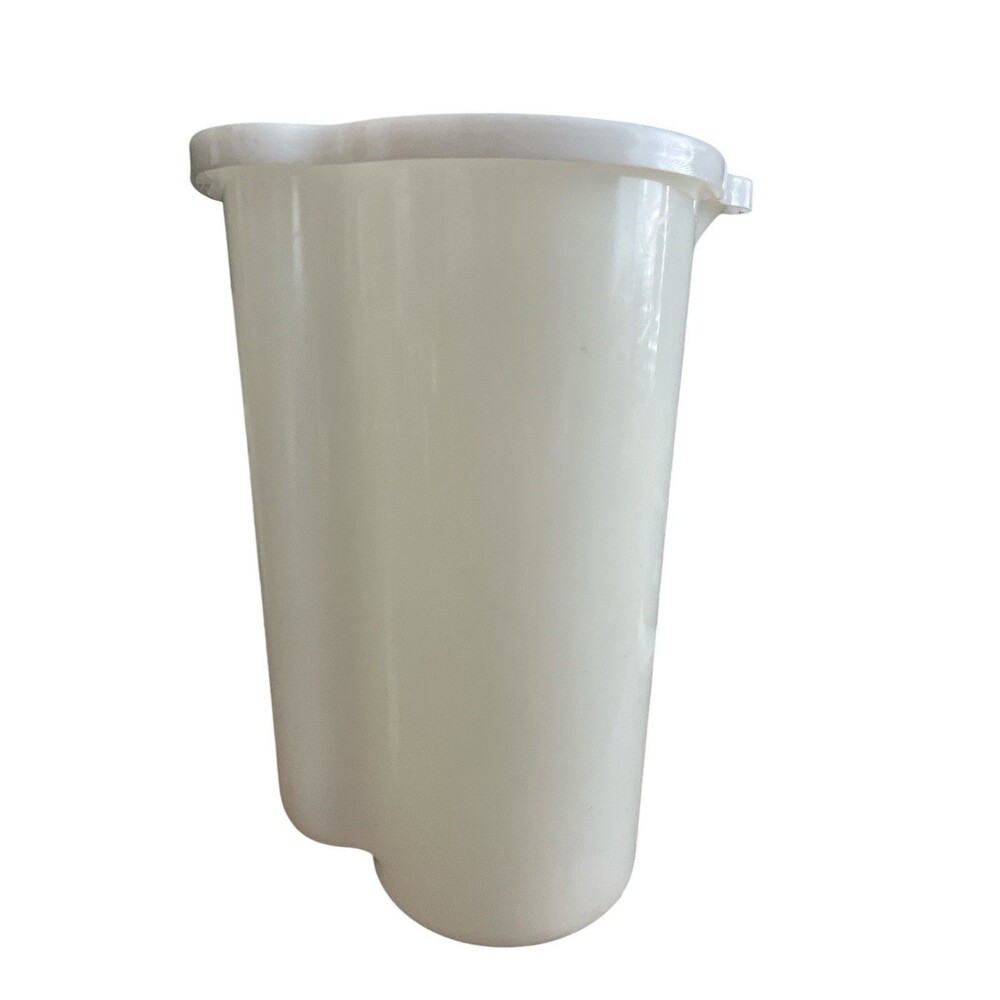 Vintage Tupperware 2 Quart Drink Pitcher With Lid